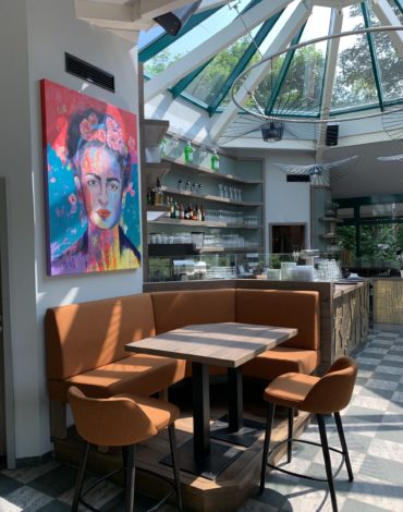 Pader-Café-Innenbereich_mit_Frida_Kahlo